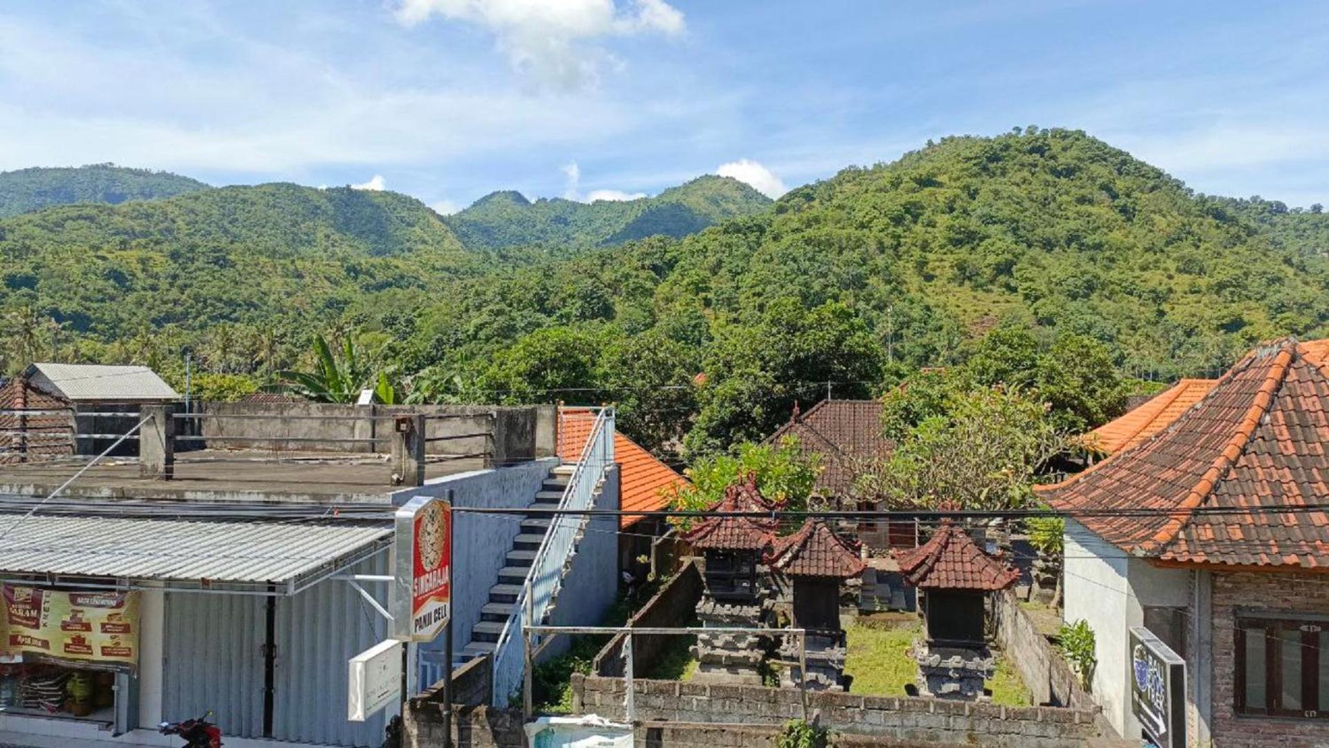 Local Hostel Amed Bagian luar foto