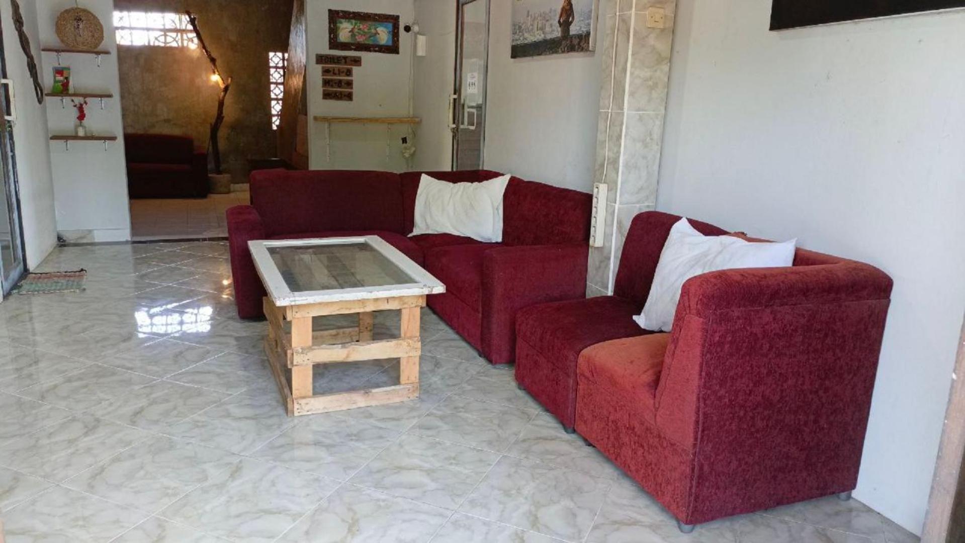 Local Hostel Amed Bagian luar foto