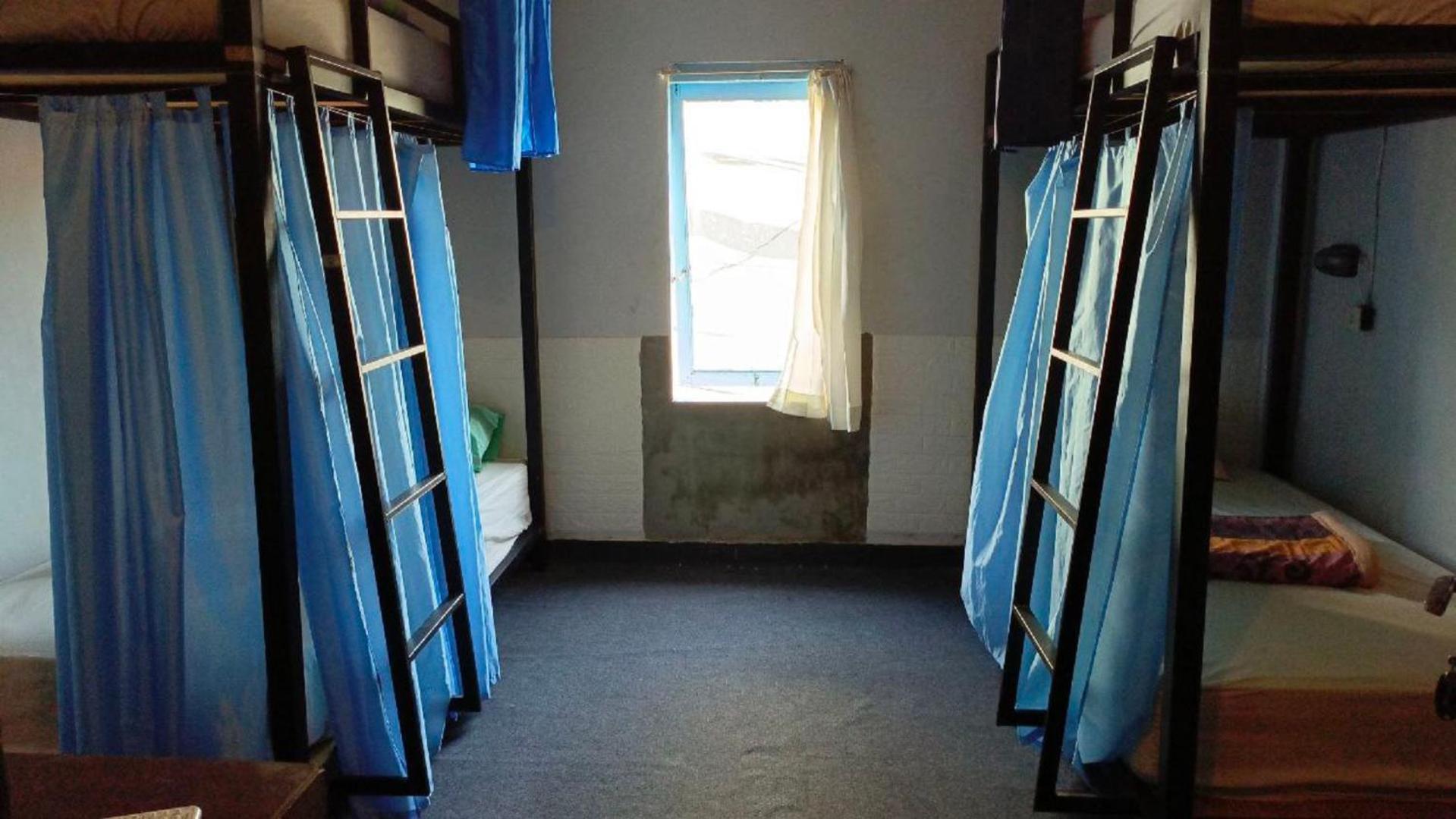 Local Hostel Amed Bagian luar foto